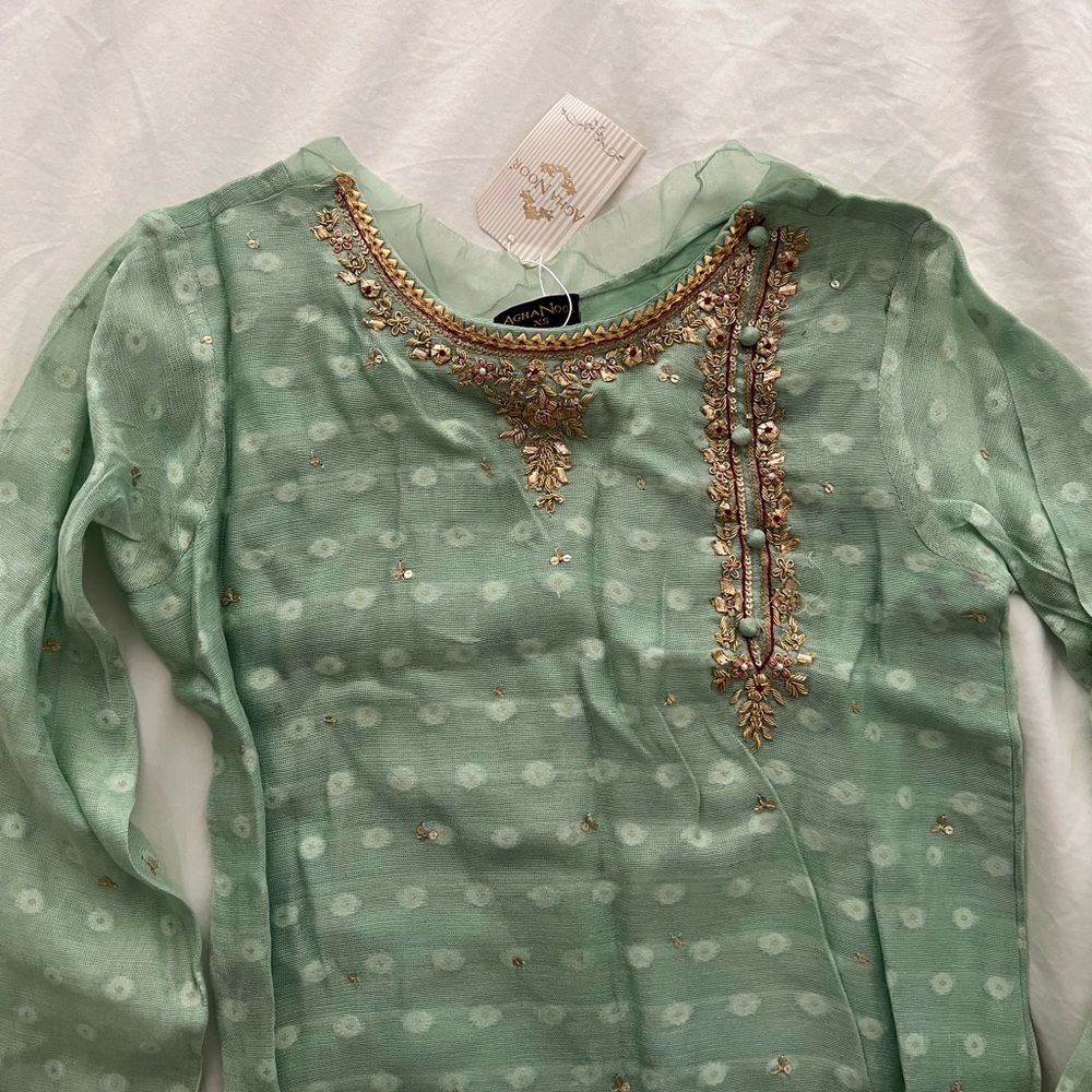 Agha Noor small embroidered Kurta - Picture 5 of 6